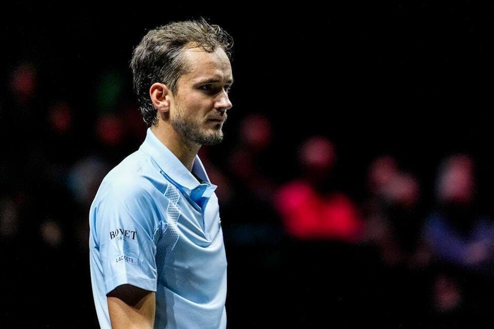 西班牙网球队鏖战世界网球队,瓦林卡爆发神勇的简单介绍 西班牙网球队鏖战世界网球队,瓦林卡爆发神勇的简单介绍