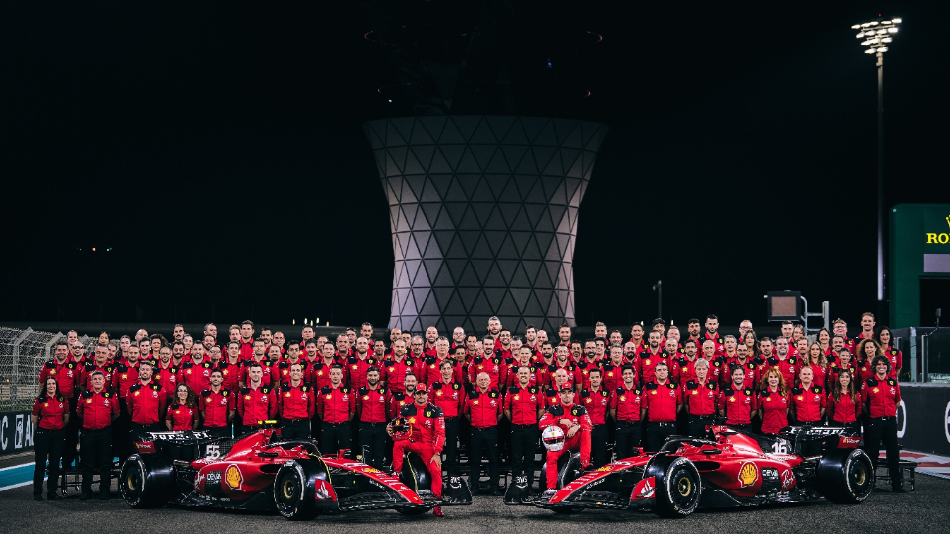 黑白直播免费体育直播-包含红牛车队险胜雷诺车队,拉塞尔点燃赛场的词条