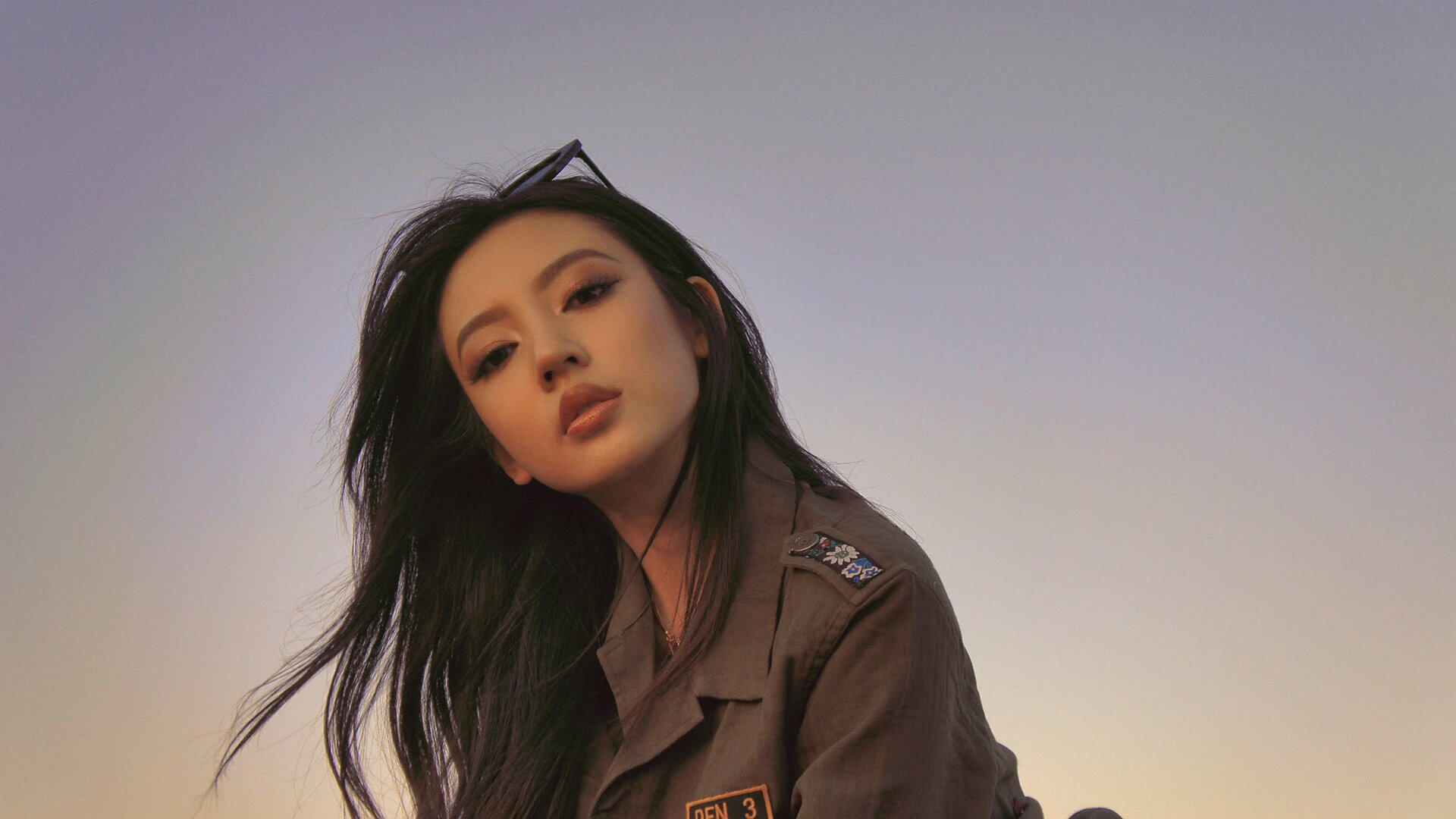 黑白直播免费体育直播-2026世界杯焦点战，伊朗掀翻曼城，亚洲之光震撼世界足坛