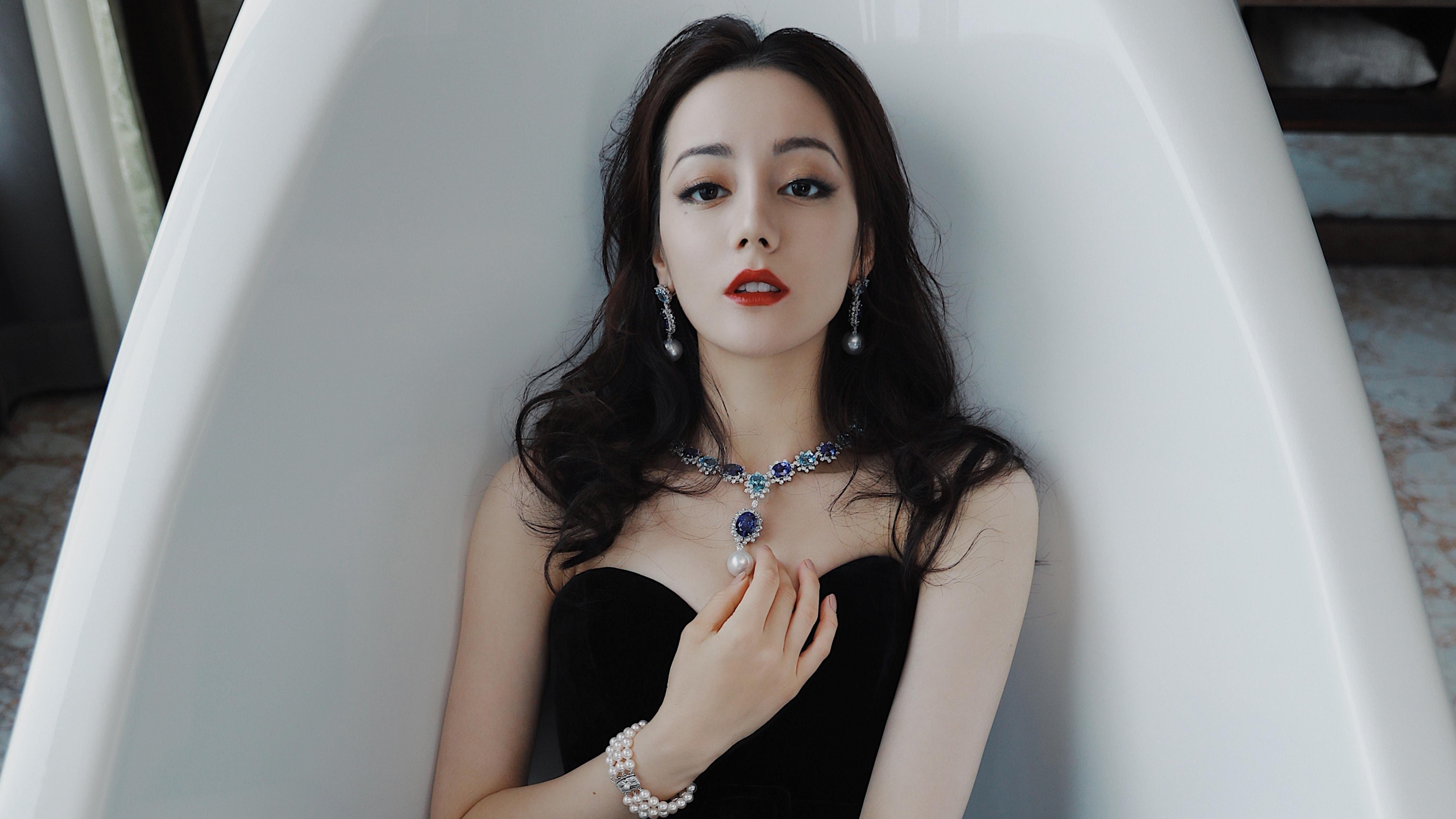 黑白直播在线观看-烽火欧洲杯，莱万单骑救主，克罗地亚防线下的王者证道