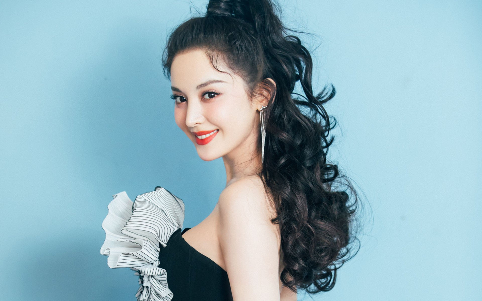 魔术师VS钢铁森林，欧文用一场华丽解剖，向马刺的团队哲学发起终极叩问